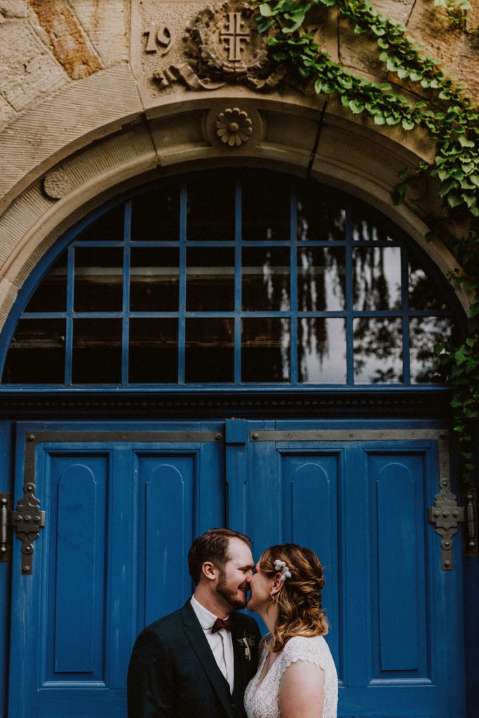 Festhalle Flonheim blaue Tür
